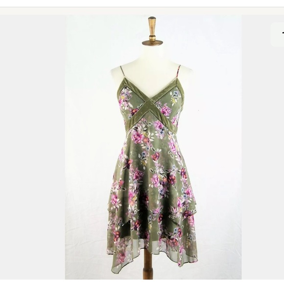 ❌SOLD❌WHBM Olive Floral Velvet Trim Strappy Dress - Picture 3 of 8